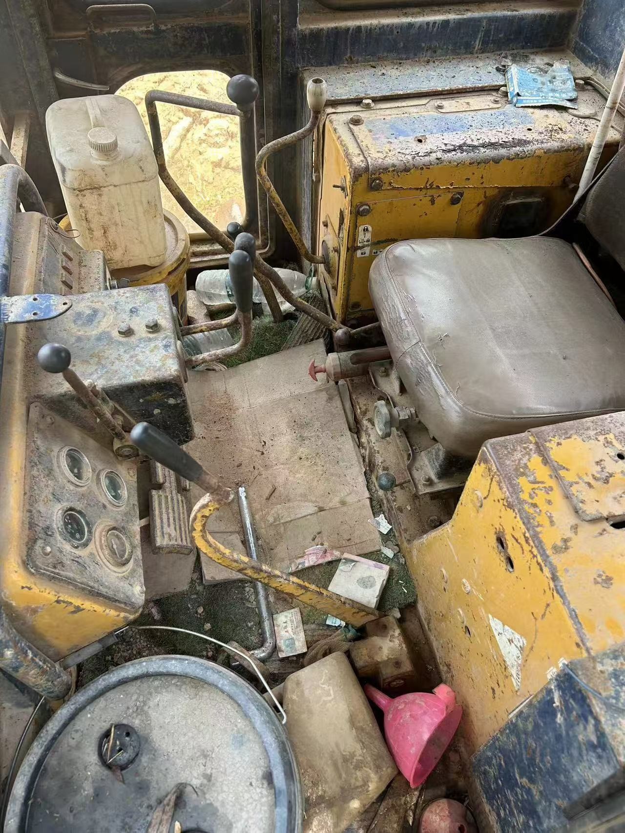 Бульдозер Komatsu D60P имеет отличную прочность, гибкость и высокое качество