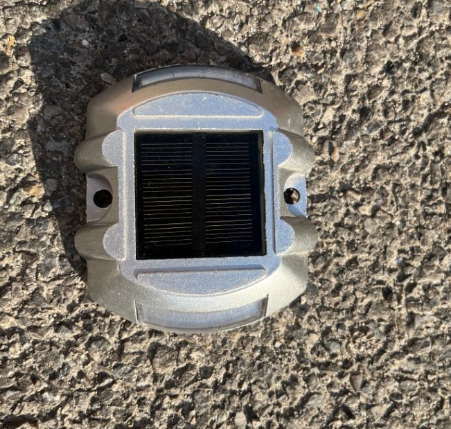 Flashing / Steady 3LED / 6LED Aluminum Solar Road Cat Eye Raised Marker Light with Glow in the Dark Cat Eye Warning Light for Enhanced Road Safety