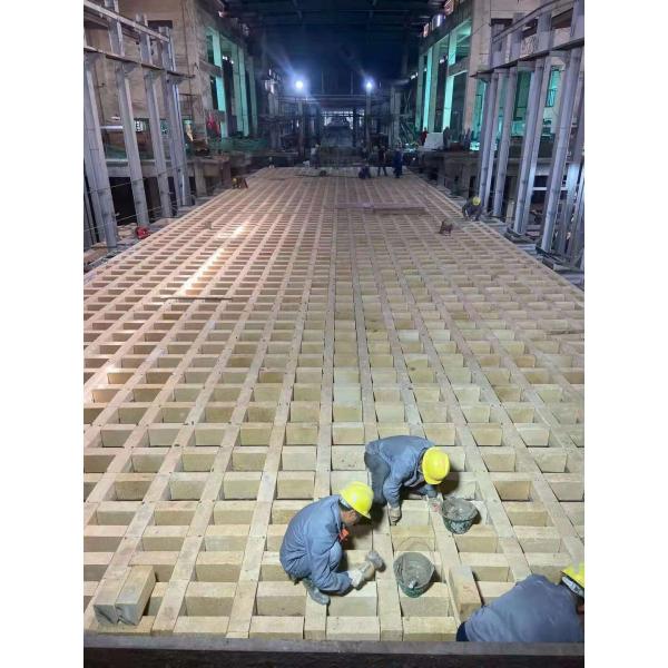 42-45% Содержание Al2O3 Низкая прочность на холодный раздавление 50-70MPa Три низкоогневые глиняные кирпичи