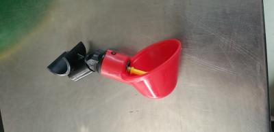 Buveurs automatiques accrochants de l'eau de tasse de bille d'acier pour des oiseaux