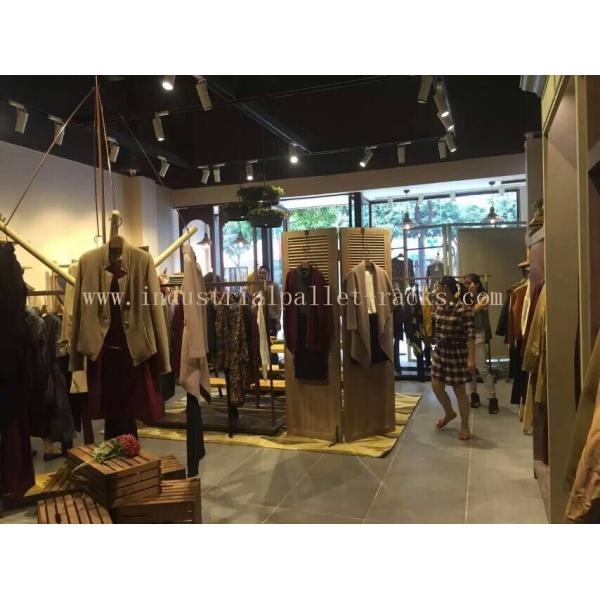 Изготовленные на заказ деревянные Shelving & стойки дисплея для одежды ходят по магазинам/магазинов вина/молов
