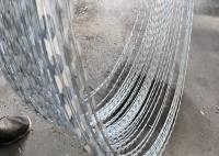 Nouveau type de filet de protection en bobine diamètre fil barbelé rasoir pour les installations de sécurité