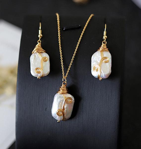Fashion Freshwater Baroque Pearl Necklace For Women Baroque Pearl Metal Charm Pendants Choker Neaclace Jewerly Set