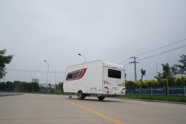 Les remorques minuscules légères remorquables de voyage de camping de remorques rassemblent Sofa Furniture