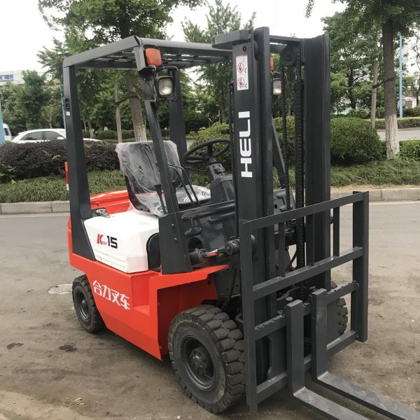 Carretilla elevadora diésel china de 1,5 toneladas, fuerte y fiable para cargas medianas