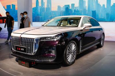 Automóvel econômico em combustível de Hongqi com características da segurança de EBD e 2.0L motor 7.1L/100km