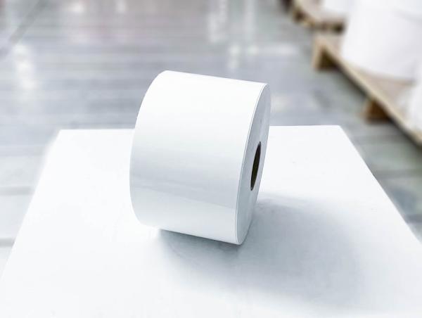 Waterproof Glossy Paper Adhesive Roll Label Materials  140u Paper Thickness