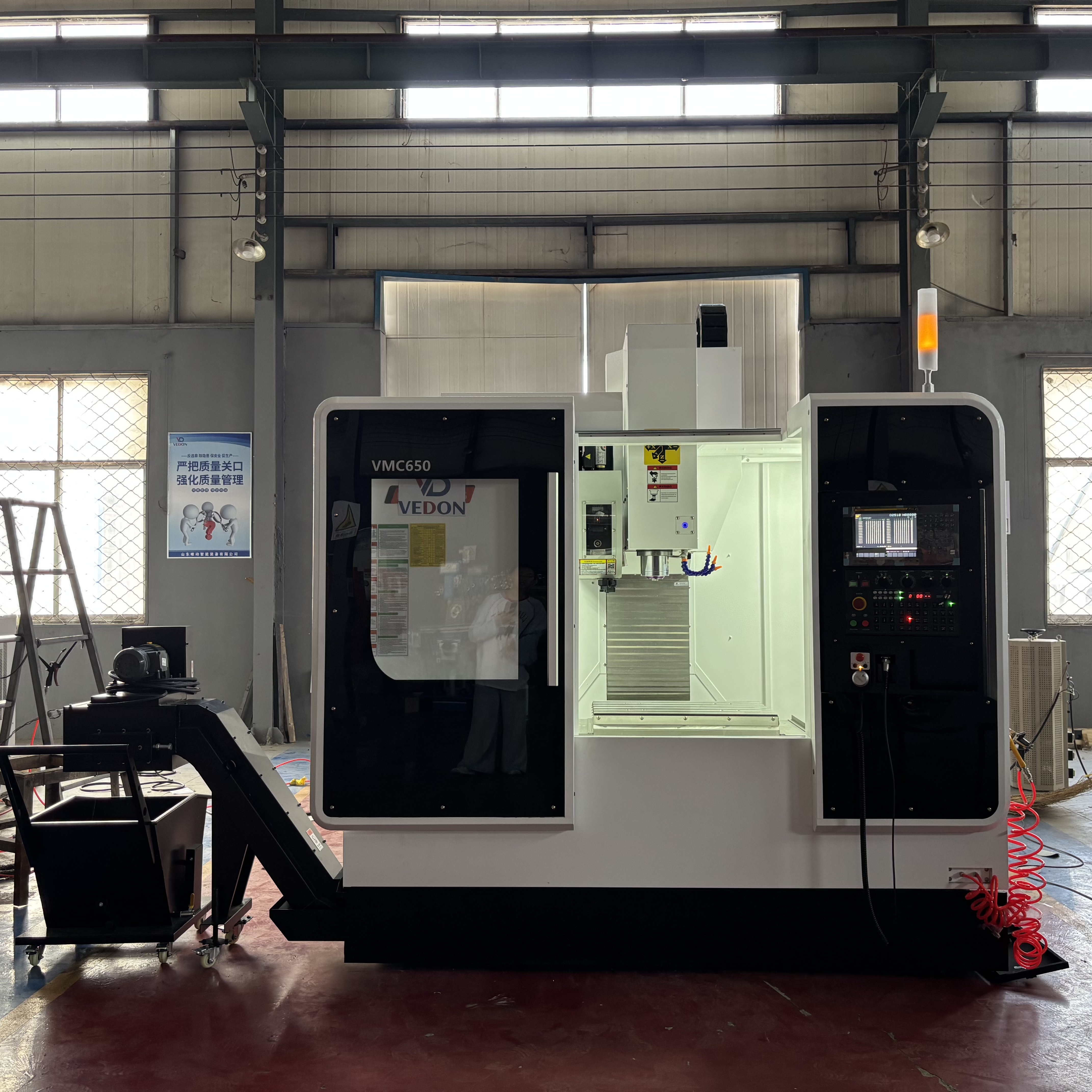 SDVEDON VMC650 High Rigidity 3-Axis Linear Guide Machining Center
