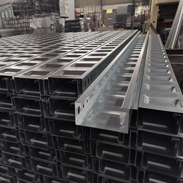 bandeja de cable moldeado resistente a los rayos UV 100 mm ancho 3 m longitud para la organización de cables