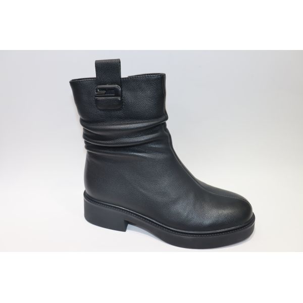 LEATHER BOOTS