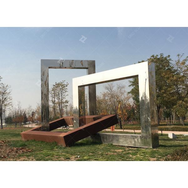 Скульптура из высокой изогнутой кортен-стальной сады, зеркальная скульптура из нержавеющей стали