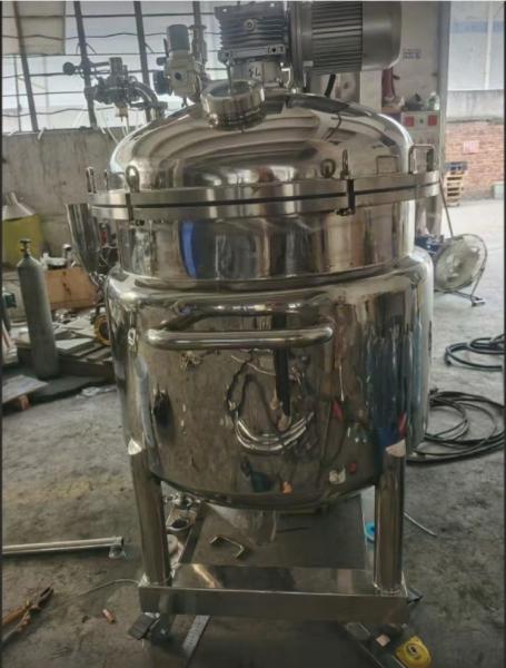 Tanque de mezcla neumático de acero inoxidable con agitador para productos químicos cosméticos