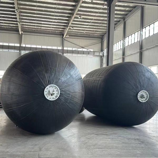 2.0m Pneumatic Rubber Fender Extreme Durability Low Maintenance Oil Resistant Surface