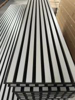 Panneau de bois acoustique Paroi PVC placage MDF PET insonorisé Laminé à la traîne pour salon salle et studio