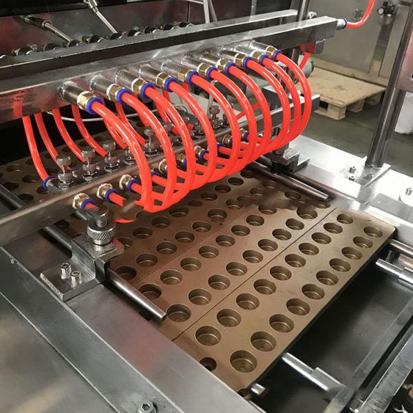 Machine à découper des bonbons et à former des boules de bonbons