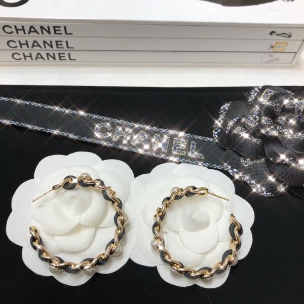 Customized Black Pearl Stud Earrings PU Leather Anti Allergy Finish Luxury Earrings