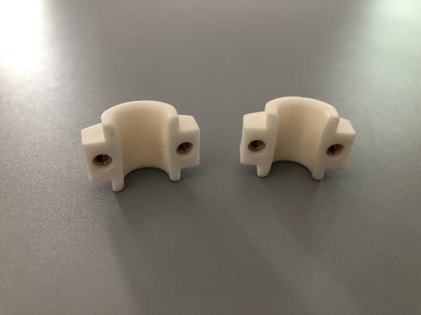 Customized Wear Resistant Alumina Ceramic  Heat Resistant  Notched Ceramic Eyelet