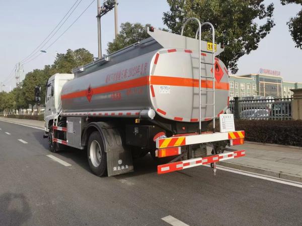 China National Heavy Duty Truck HOWO 4X4 All Wheel Drive 290HP 10CBM Oil Tank Truck