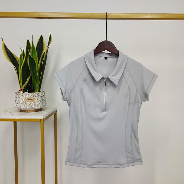 A equitação de nylon de Baselayer do cavaleiro cobre camisas altas do pescoço T