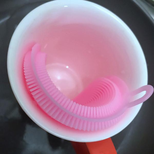 Flexible Bristles Silicone Kitchen Brush Sponge Reach Almost Any Corner