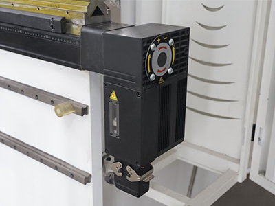 9+1 оси гибридная CNC прессовая тормозная машина 125 тонн HDE-125T/3200