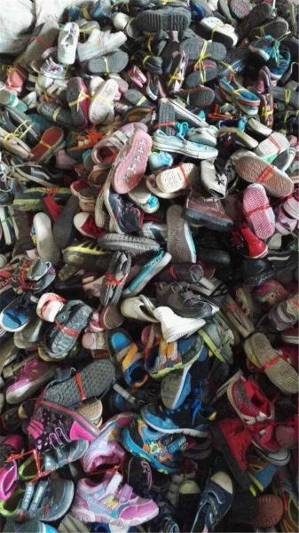 All summer sports shoes，used shoes，old shoes，second hand shoes，used bag，used cloth。