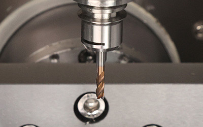 Маленькая 5-осевая CNC фрезерная машина высокая скорость