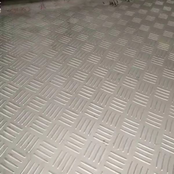 0.5 - 8.0mm Thickness 304 Stainless Steel Checkered Plate Hot Rolled for Durability