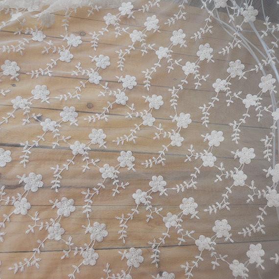White Embroidery Floral Nylon Lace Fabric Mesh Cloth For Clothing / Bed Wraps