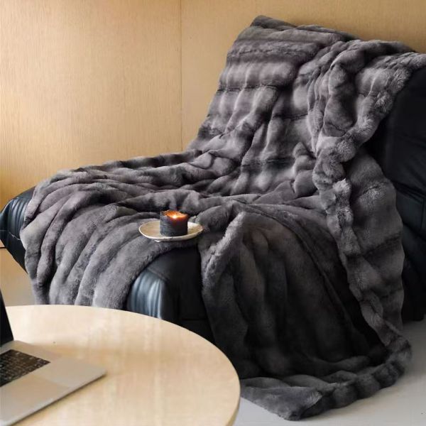 Luxurious Rabbit Fur Texture Faux Fur Blanket High Warmth Breathability