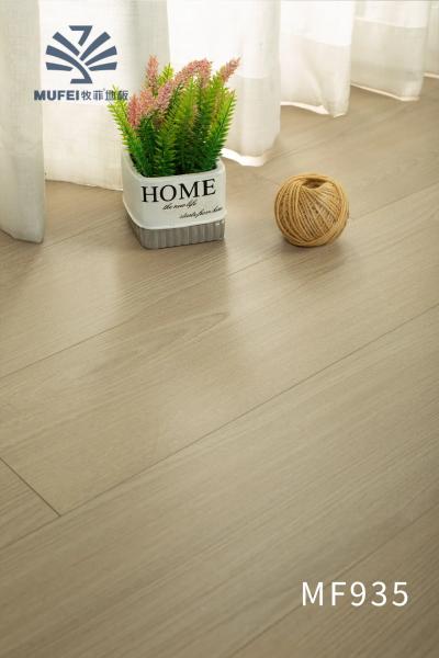 Multi-layer solid wood composite floor aluminum trioxide decorative paper wear-resistant surface