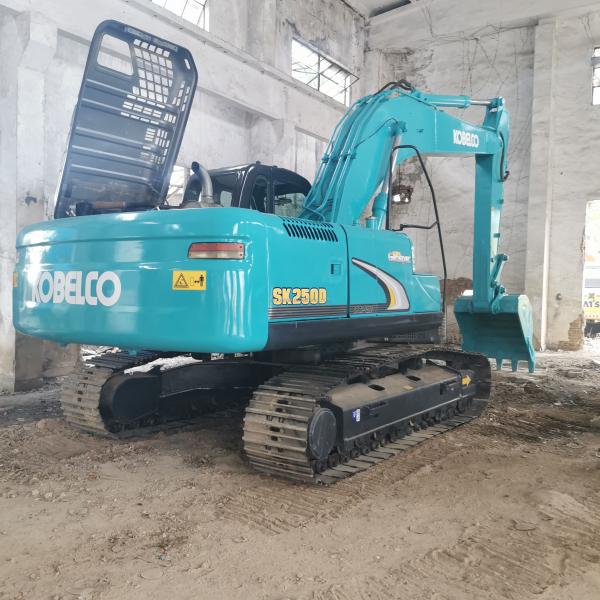 Excavateur Kobelco SK250d d'occasion à bas prix et à faible temps de travail