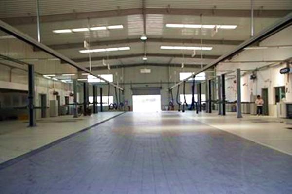 Construções de aço pré-fabricadas da oficina com a parede do painel de sanduíche das lãs de vidro