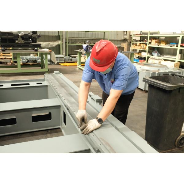 CE Certification 800T Orange Plastic Injection Molding Machine Making Garbage Bin