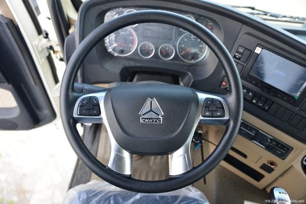 Heavy Truck HOWO 350 Horsepower Total Weight 31 Ton Volume 17.3 Cubic Meter Sinotruk 12 Gear Box 8X4 Liquid Supply Truck