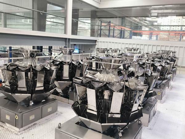 máquina automática do acondicionamento de alimentos do pesador de Multihead do funil 2.5L