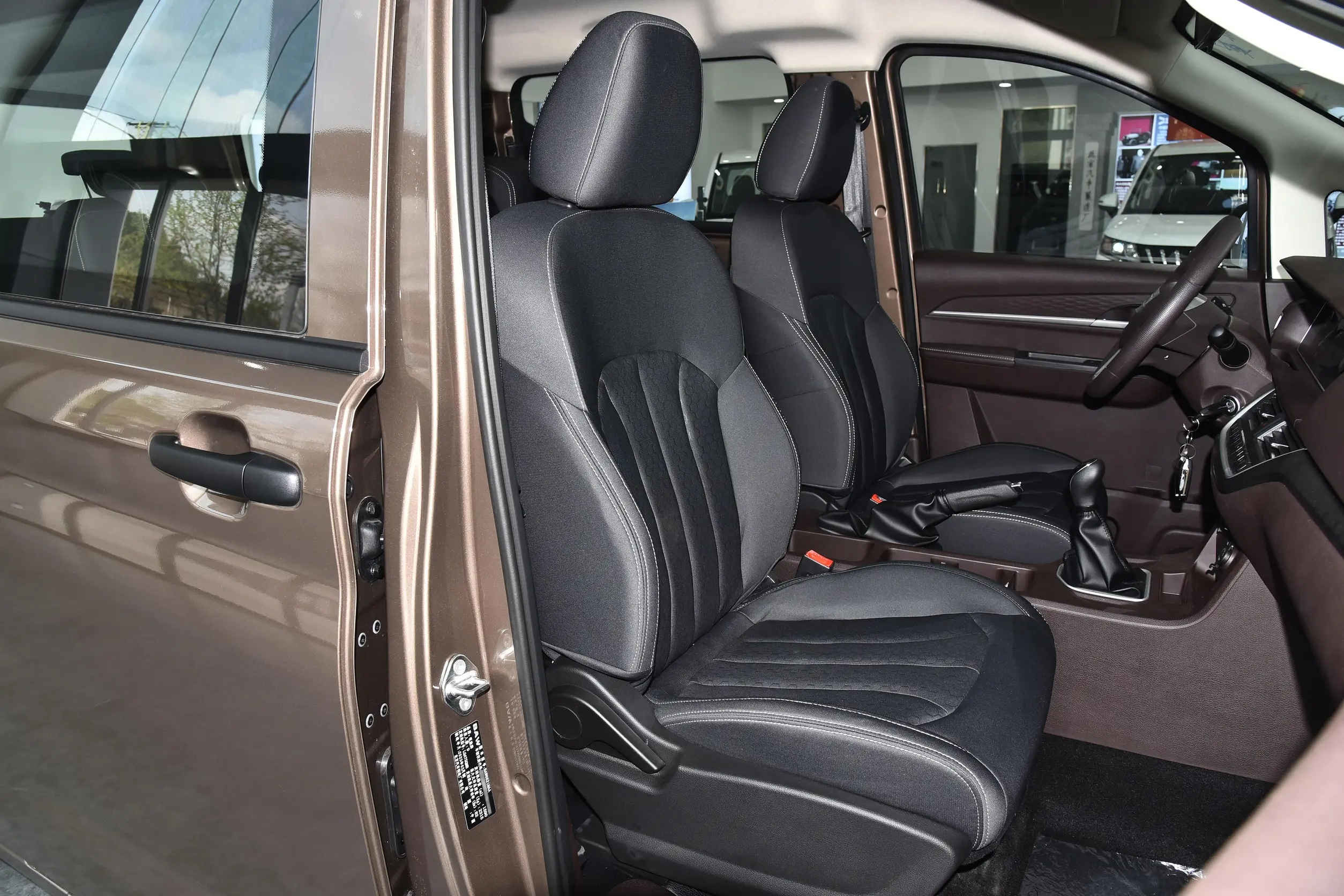Подержанный коммерческий автобус левостороннее управление MPV 9 мест ручной трансмиссии BAW фургон