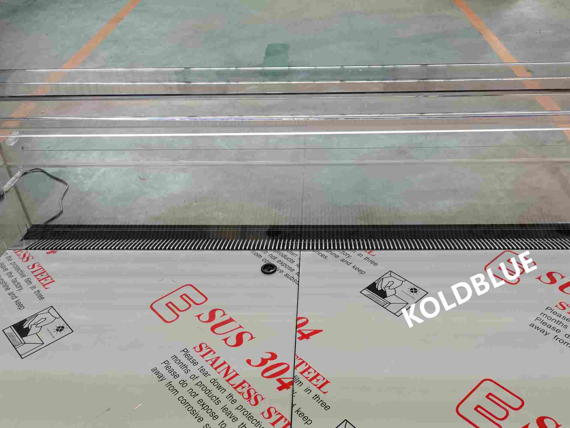 4-Side Open Self-Contained Display Counter With Panoramic Clear Visibility