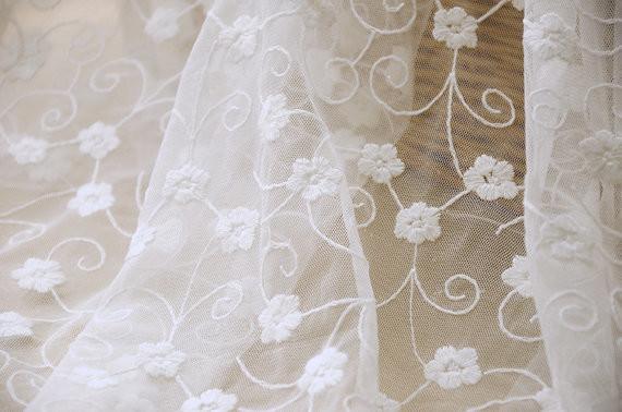 A tela de nylon do laço do teste padrão floral bordou a tela do tule para o vestido de casamento