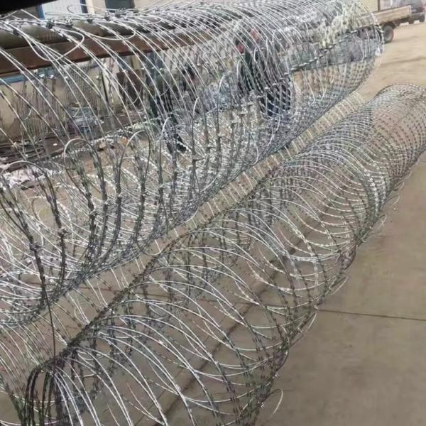 Горяче погруженный Bto-22 оцинкованный Concertina Razor Wire Fencing Bto30