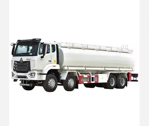 25000 Liters Carbon Steel Tank Truck 8x4 Diesel Dispensing Truck Manual Transmission