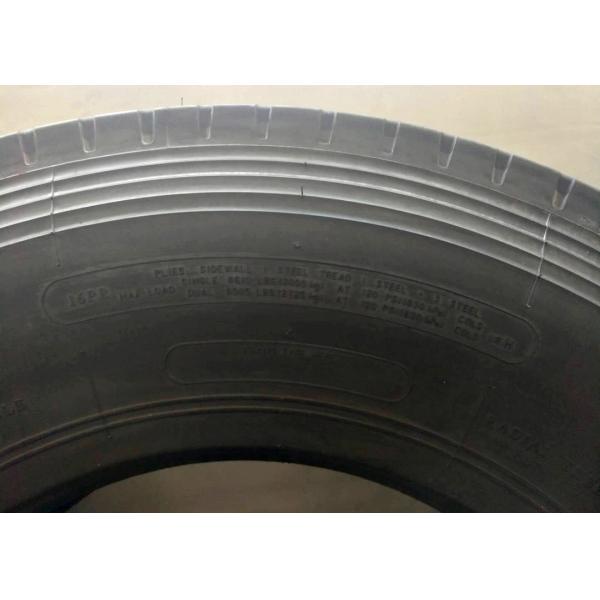 Rib Type Pattern 11R 22.5 Truck Tires Four Straight Grooves Tread Tear Resistance
