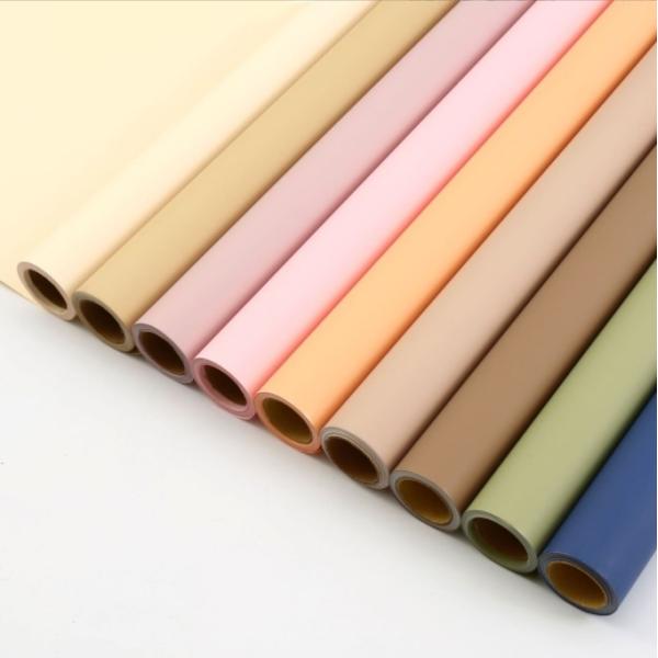 Rollo de niebla matutina de estilo coreano, papel de color sólido, película mate con sensación de piel, papel de envoltura de flores resistente al agua, papel de envoltura de arte floral al por mayor