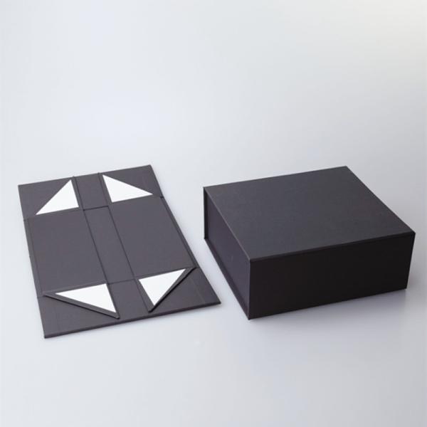 Square Foldable Cardboard Gift Boxes Magnetic With Lid Matt Lamination Varnishing Printing