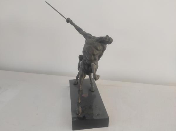Os ornamento internos moldaram as esculturas modernas de bronze para a decoração da casa