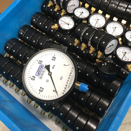 Pressure Transmitter with Local Indicator and 1.5
