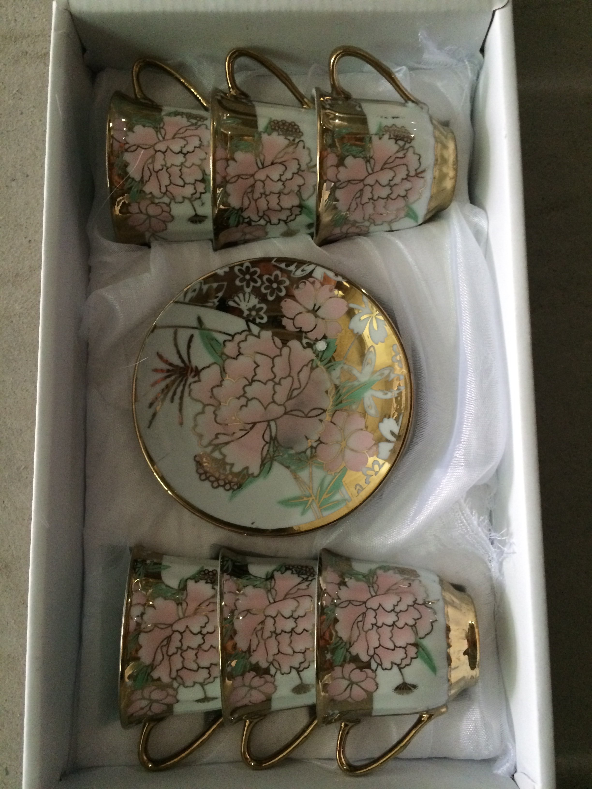Low-Temperature PVD Coating Machine with Multiple Decorative Colors and Uniform Ion Source for Ceramic Mugs