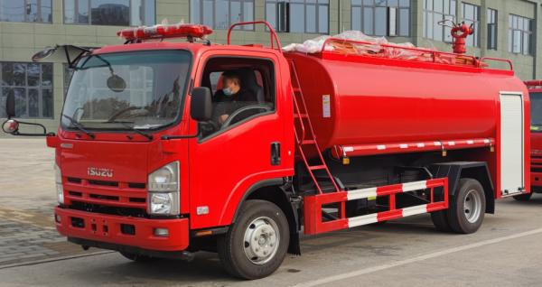 ISUZU 139kw caminhão de bombeiros tanque de água 6 rodas 8000L capacidade multiuso