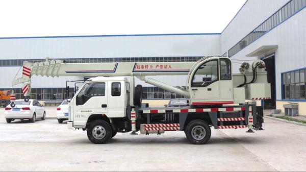 6-16 Ton Hydraulic Truck Mounted Crane For Construction Material Loading