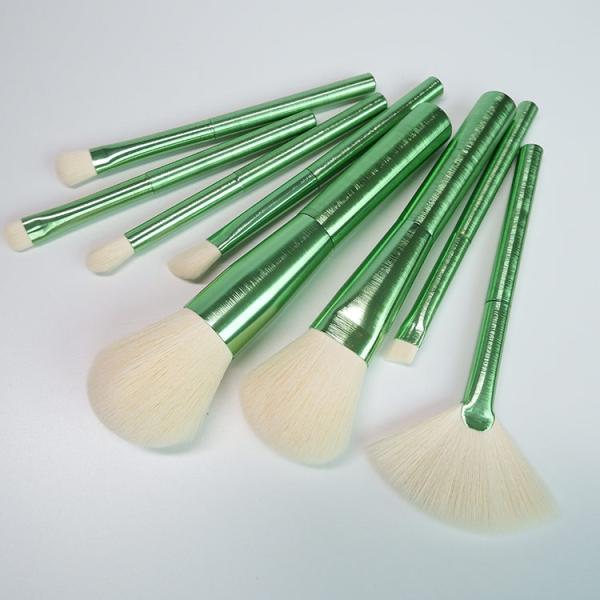 Bright Green Oval Makeup Brush Set 8 pieces White Synthetic Hair